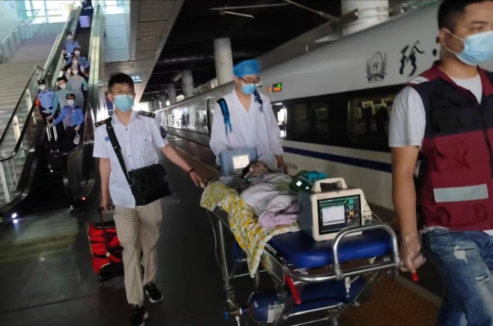 容县高铁转运公司